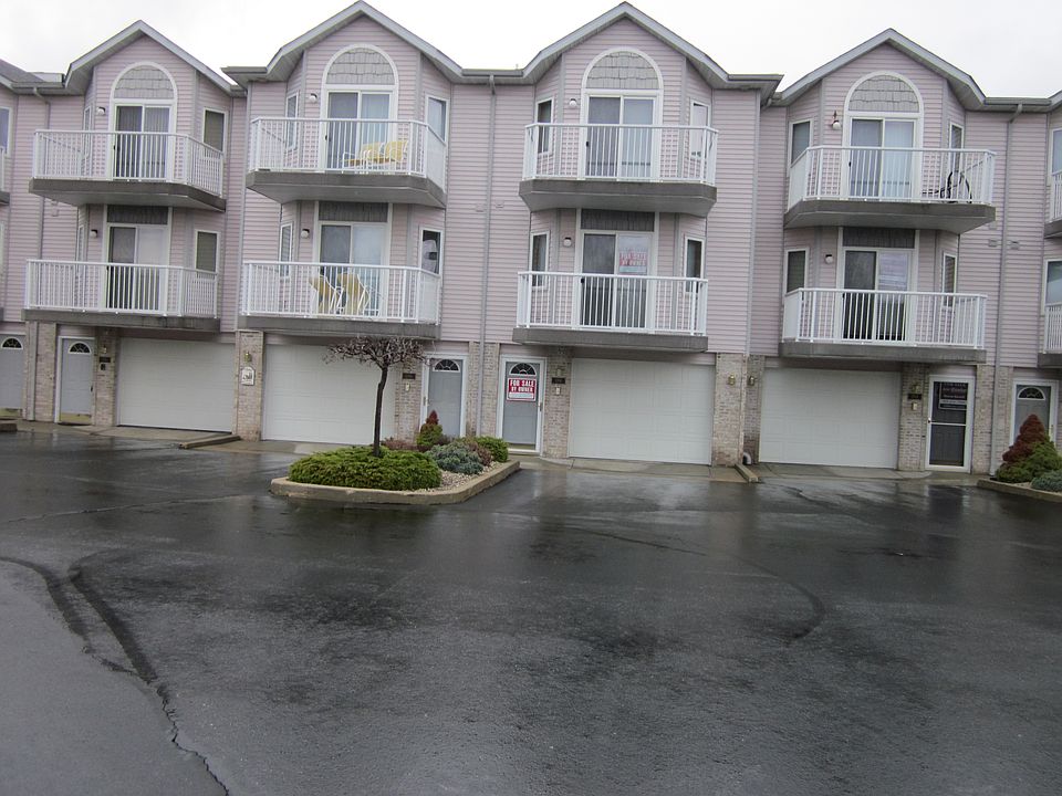 Golf course entrance