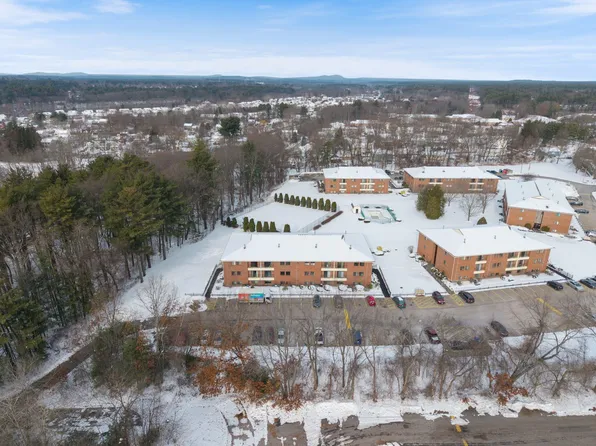 526 Abbott Farm Lane, Hudson, NH 03051