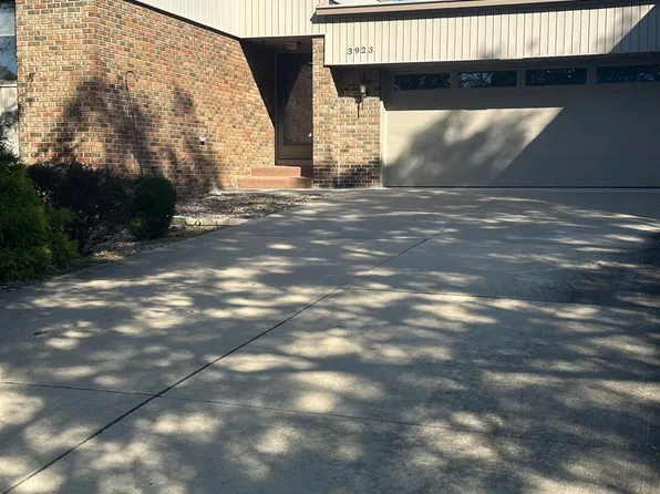 3923 Bradley Rd, Waterloo, IA 50701