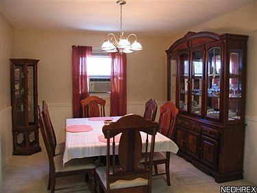 3rd image of 3844 Oxford Dr