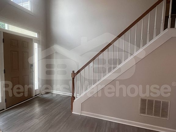 3rd image of 402 Middle Valley Ln