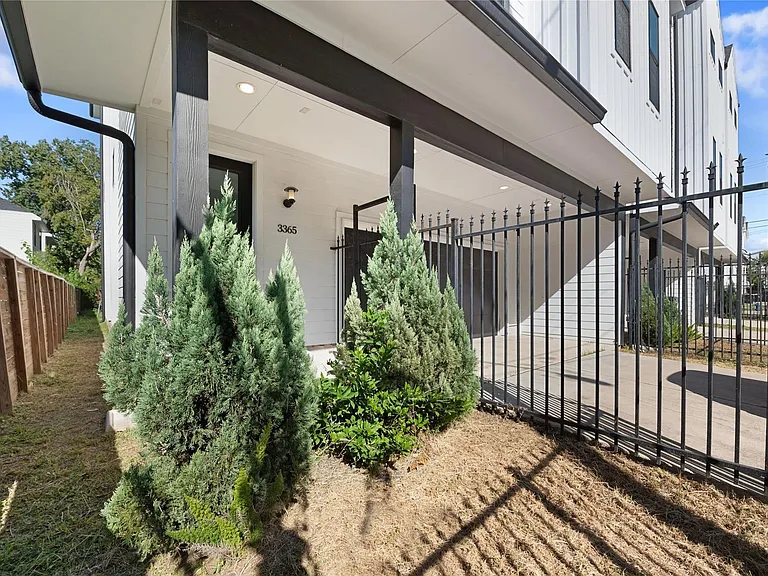 3365 Daphne St — Photo 26