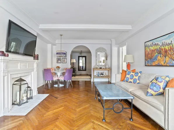 400 East 59th Street 4C image 2 of 10