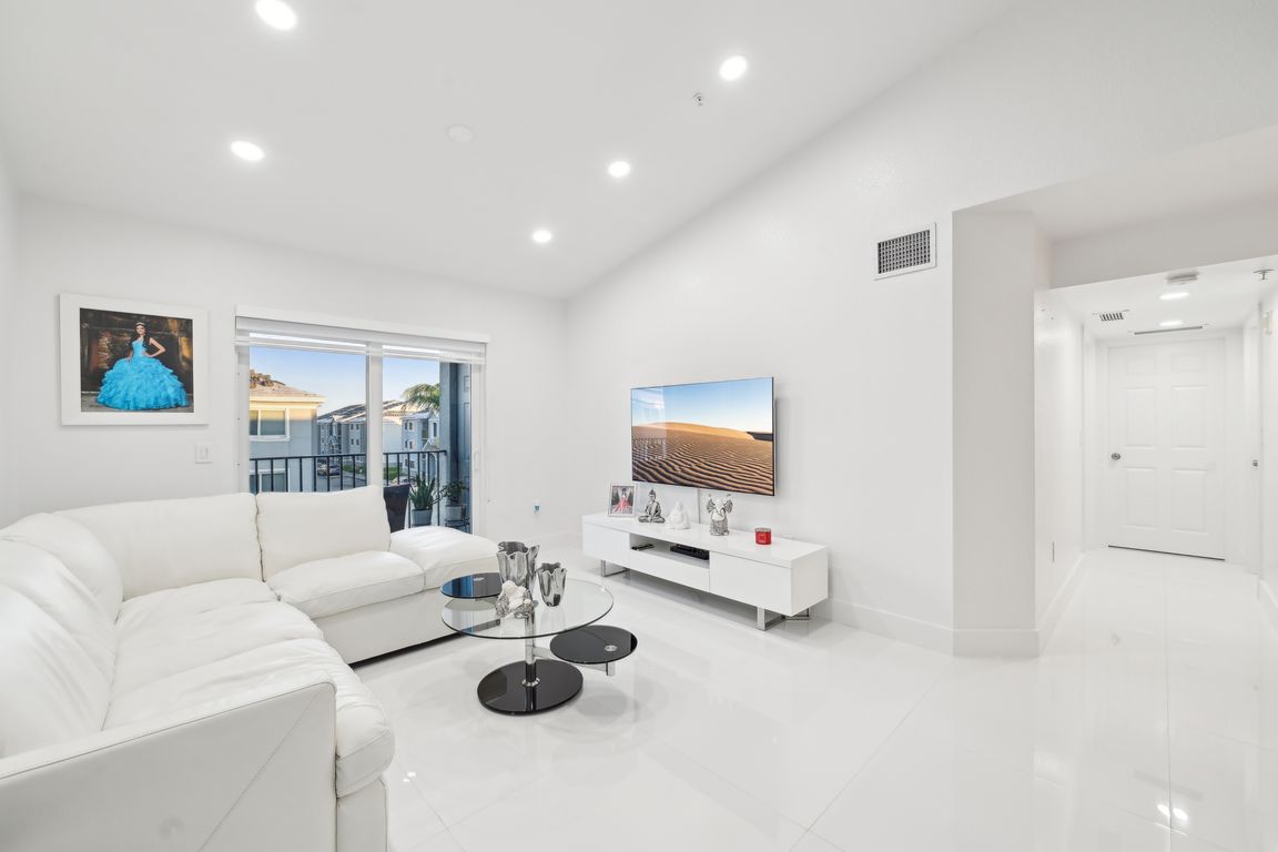 SW 284th St 4305-006.jpg
