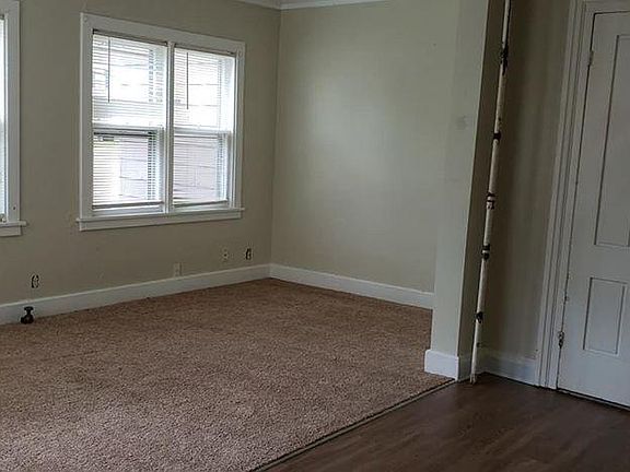 4th image of 216 W Holmes St
