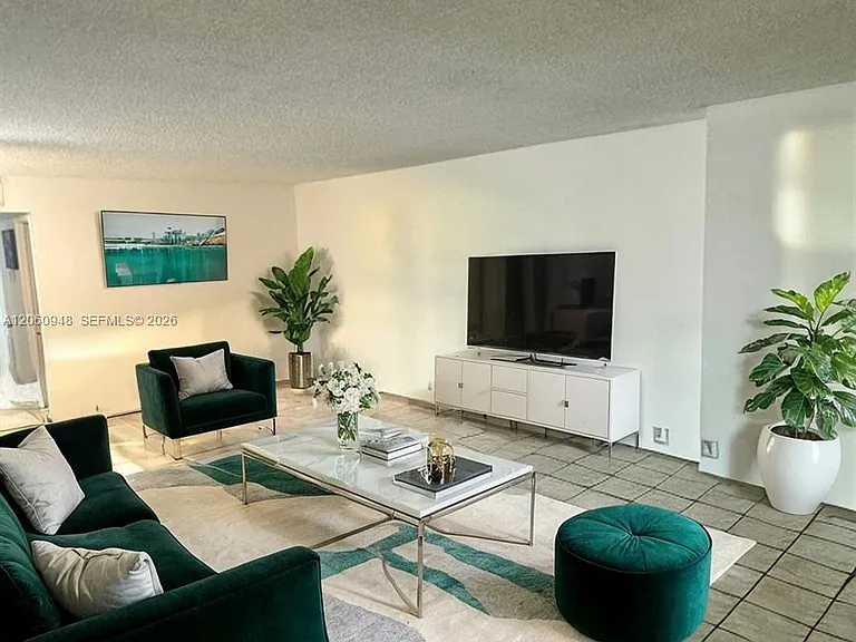 920 NE 199th St #309-3J — Photo 1