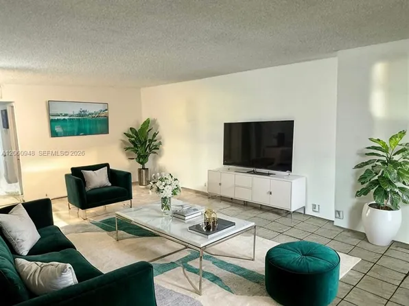 920 NE 199th St #309-3J, Miami, FL 33179