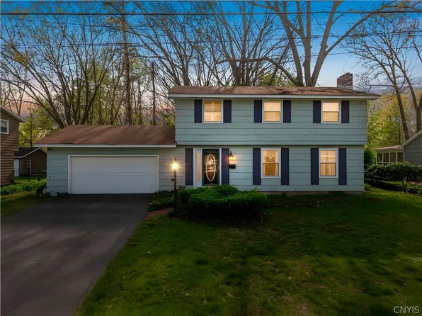 318 David Dr, North Syracuse, NY 13212