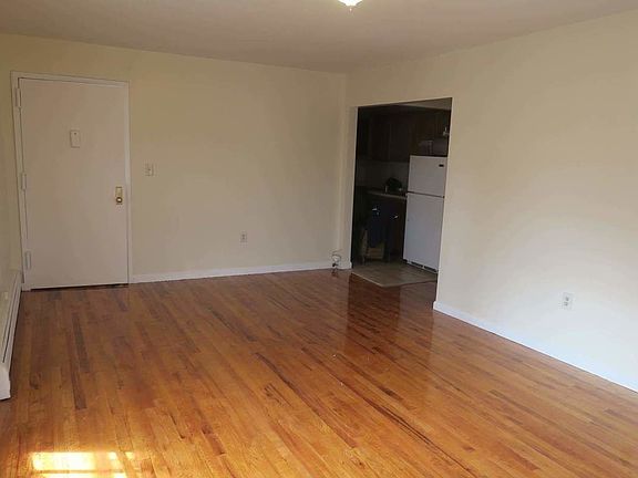 4th image of 805 E 215th St #3