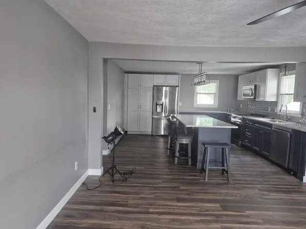 107 Hanover Ave APT 3, Pawtucket, RI 02861