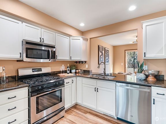 3rd image of 2630 Lincoln Way #A