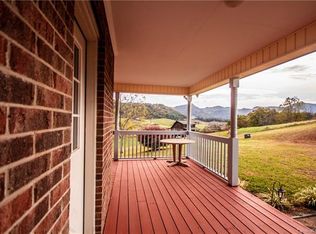 139 Pleasure Ln, Clyde, NC 28721