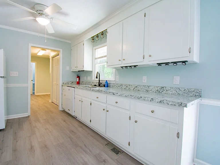 1316 Middle Rd — Photo 4