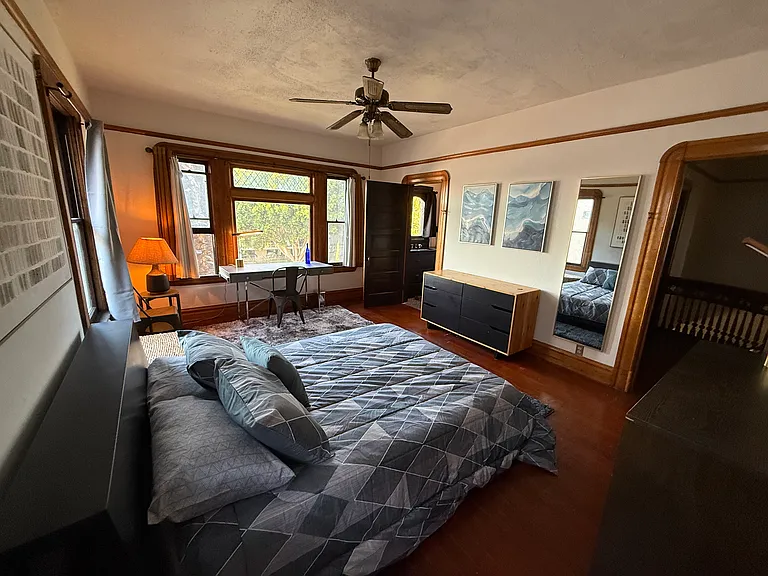 826 S Burlington Ave #10 — Photo 13