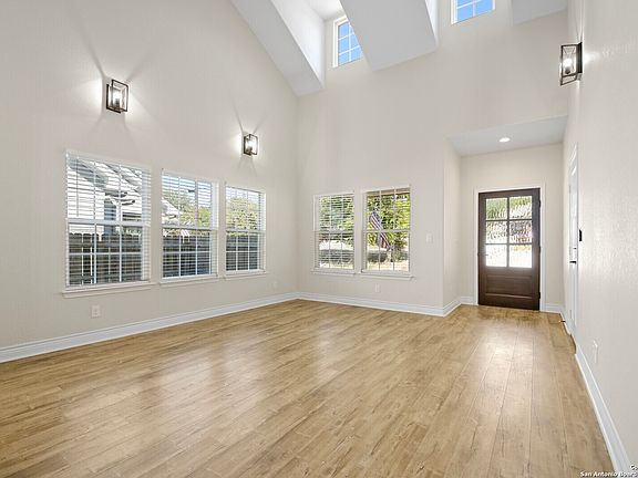 4th image of 843 Canyon Trce