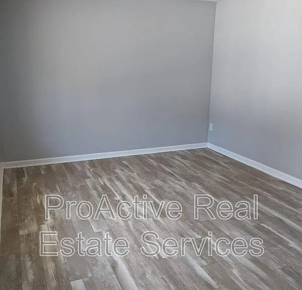 701 Arthur Ave — Photo 3