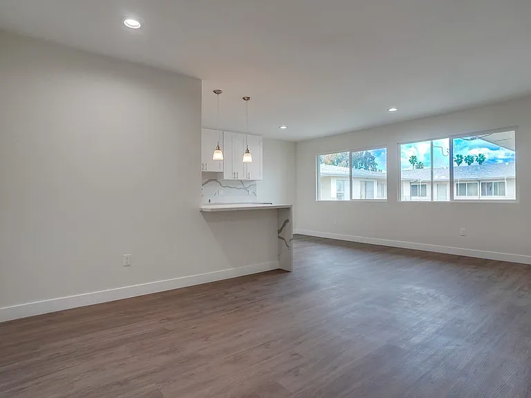 4045 Stevely Ave — Photo 9