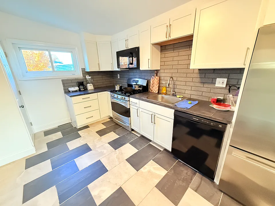 37 Cleveland St #1