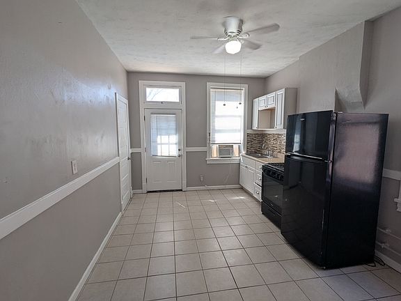 2nd image of 3550 Magnolia Ave #2F