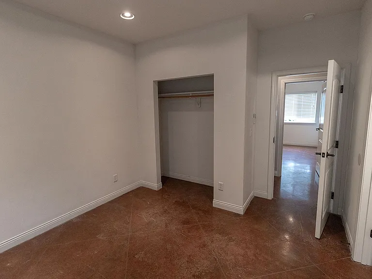 1413 Paris Rd — Photo 23
