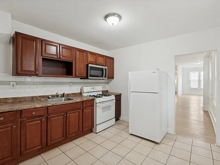 2054 W Glenwood Ave — Photo 9