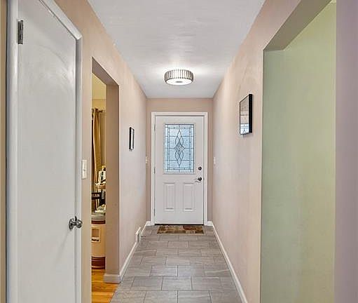 3rd image of 24763 Tunbridge Ln