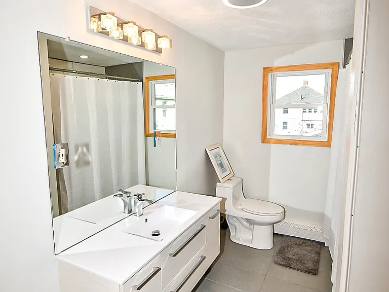 188 Middlesex Ave — Photo 9