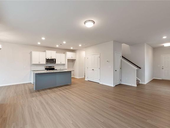 5th image of 106 Windmill Ct