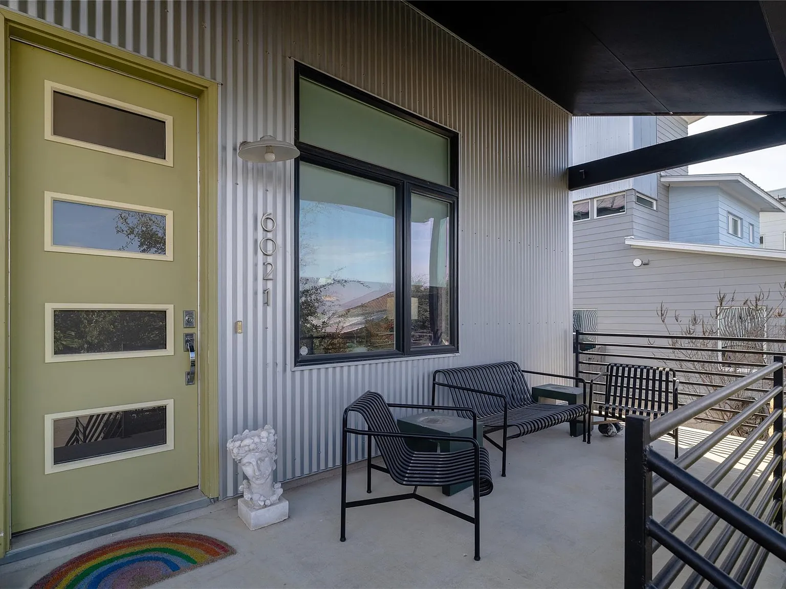 3 bed, 2.5 bath, 2320 sqft, $2,900 — Photo 3