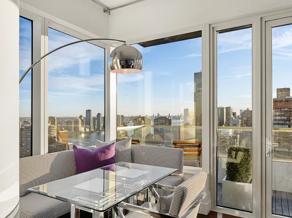 252 East 57th Street image 4 of 19