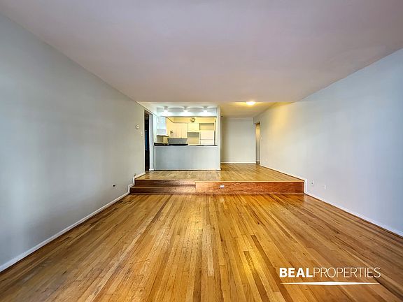 3rd image of 1220 Lasalle St #1220-F2
