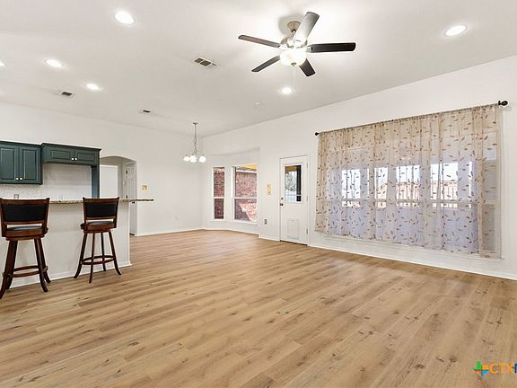 3rd image of 1456 Prairie Rose