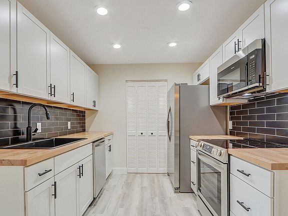 4th image of 8195 SE Se Croft Circle Circle #H-7