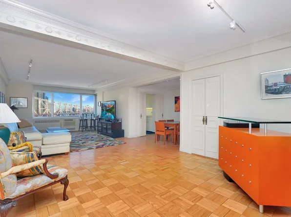 25 Sutton Place South image 6 of 20