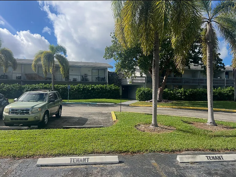 MIAMI CONDO HOLDINGS — Photo 21