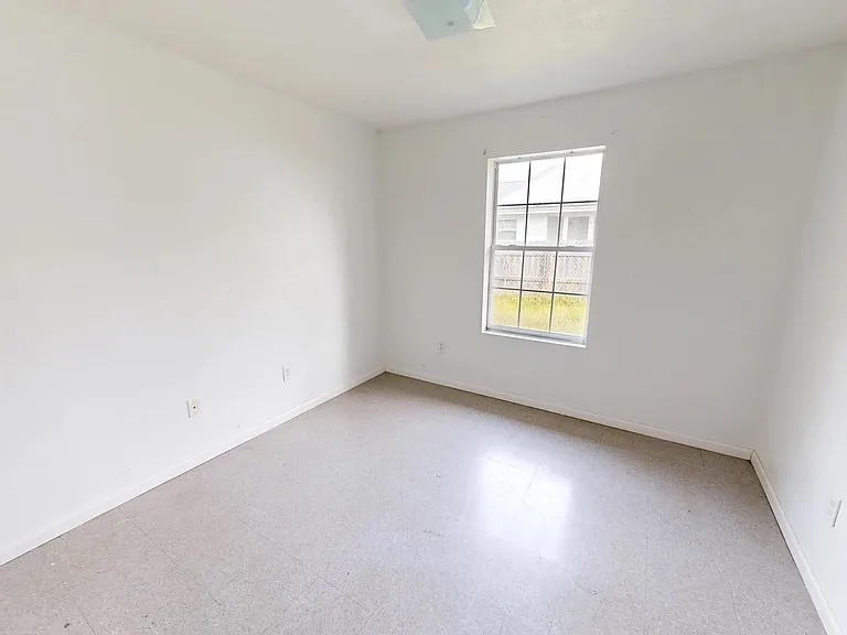308 Coffee St — Photo 5