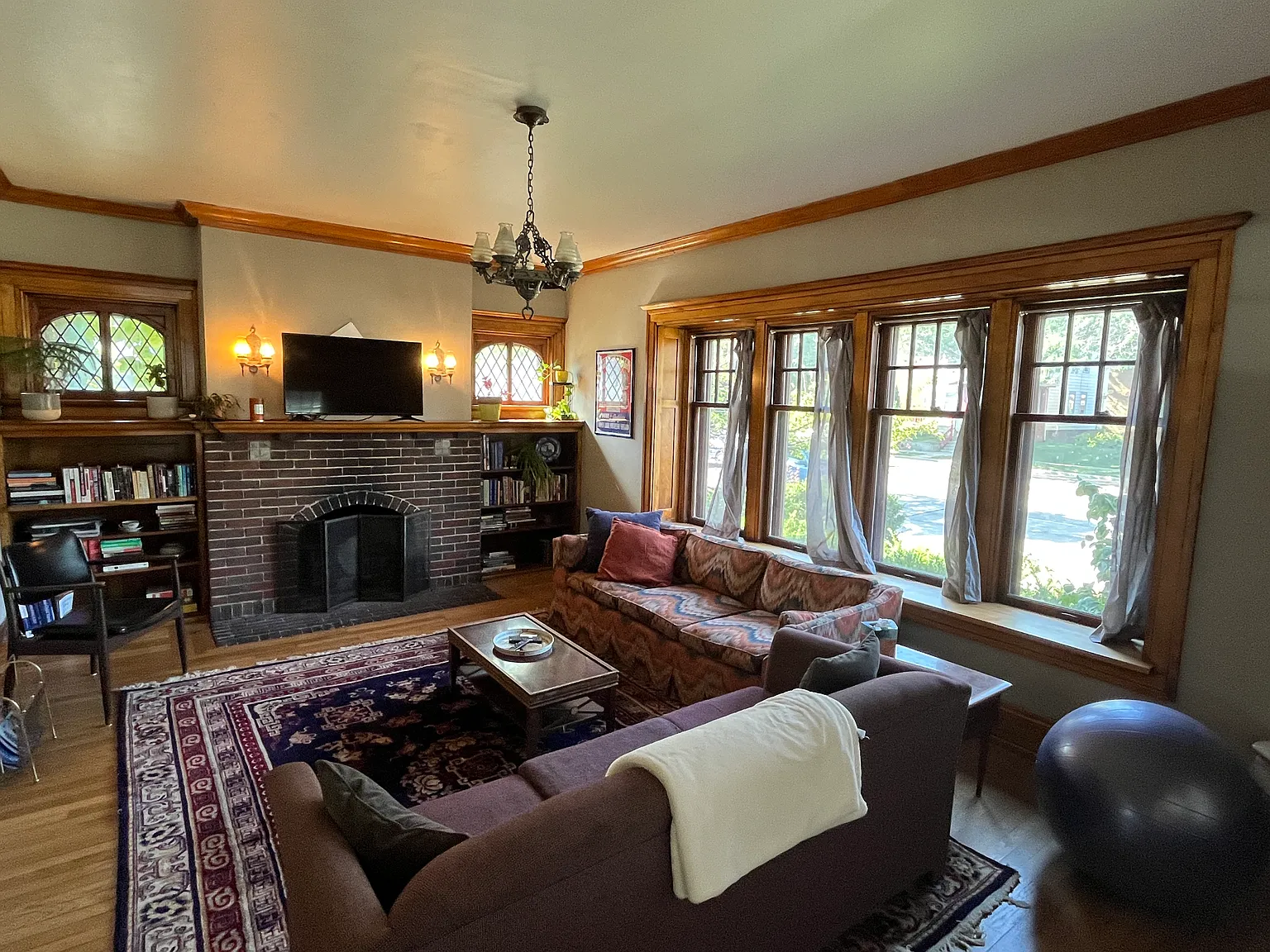 4 bed, 2.5 bath, 2500 sqft, $2,900 — Photo 3