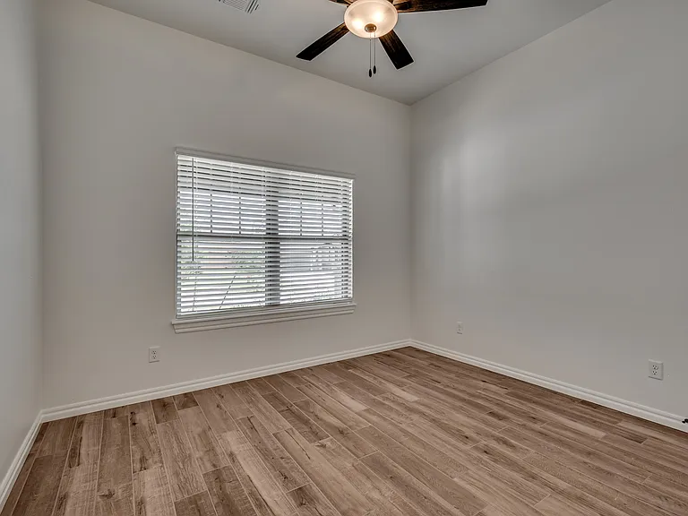 3233 Alameda St — Photo 18