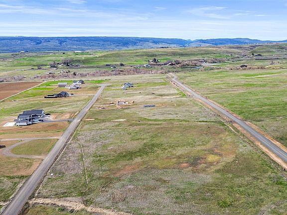 4th image of 381 Green Canyon Lane