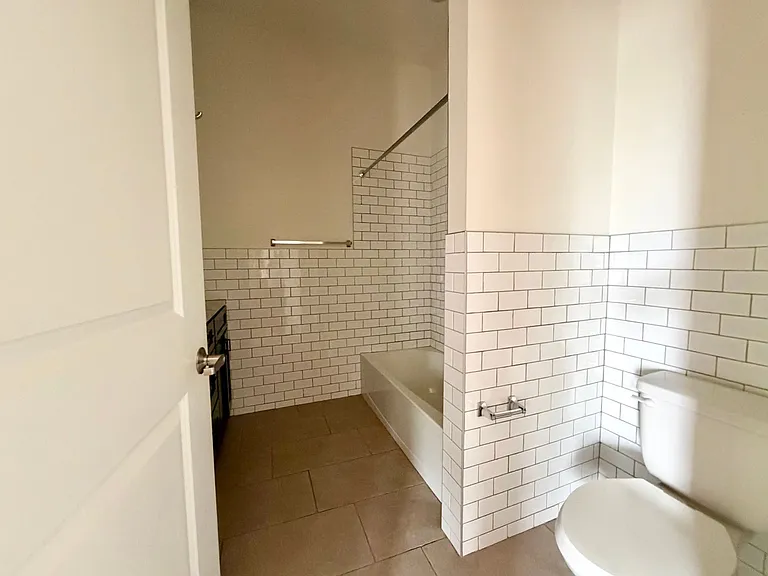 2201 Lexington Ave #D — Photo 8