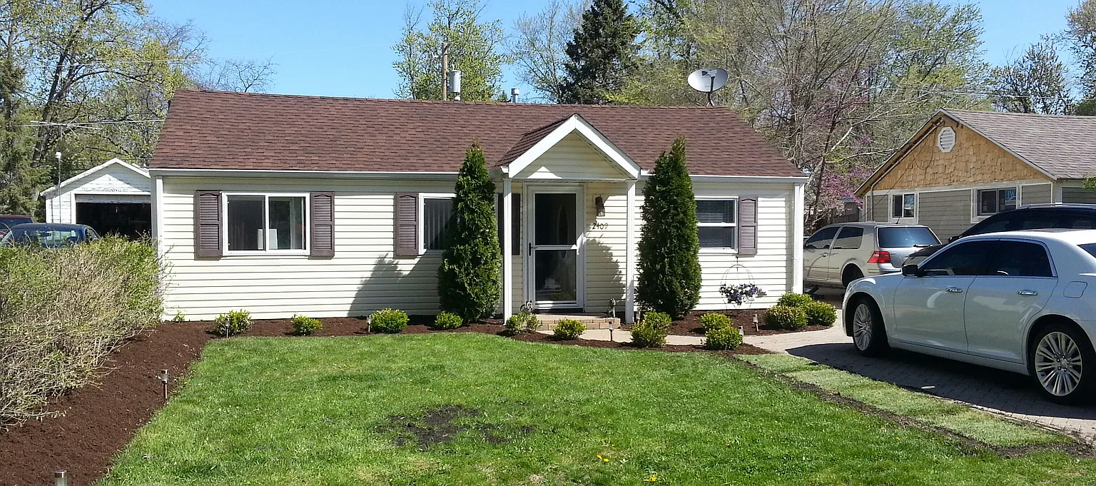 2409 Grape St photo 1