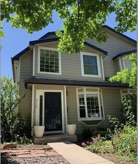 2137 S Lincoln St — Photo 1