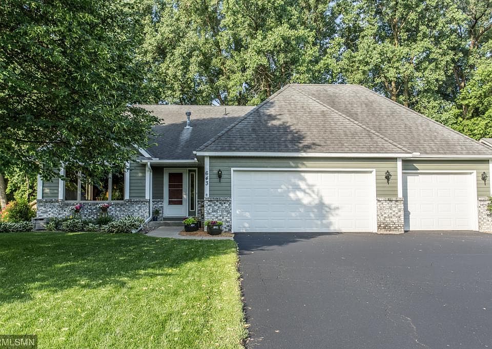 1st image of 643 Parkwood Cir