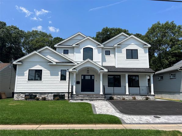 1368 Lakeshore Dr