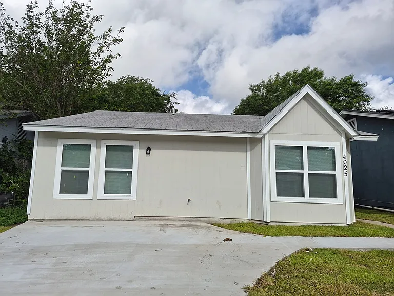 4025 Coral Sunrise — Photo 1