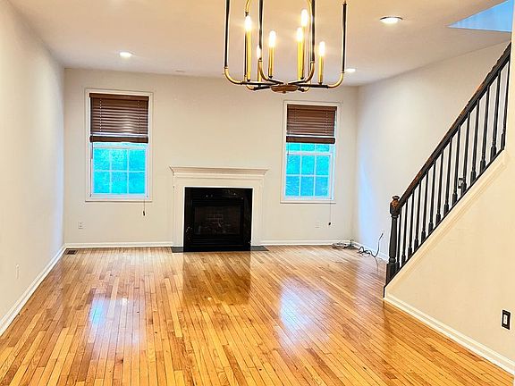 5th image of 205 Cheshire Ct
