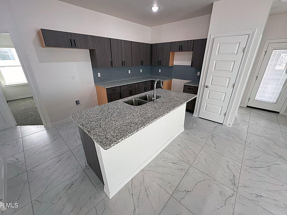 3rd image of 913 Larkhall Pl