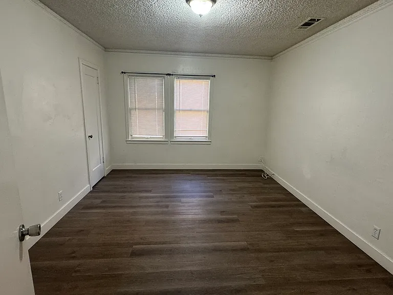 1361 N Safford Ave — Photo 11