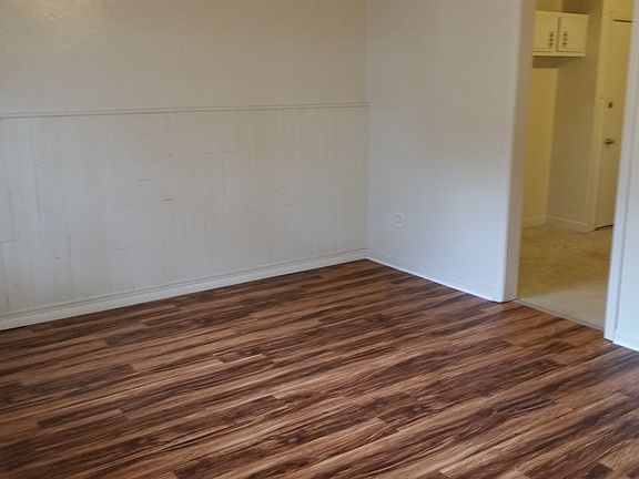 4th image of 9548 11th Bay St