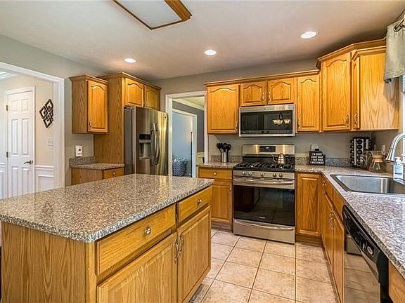 4th image of 107 Autumn Hill Dr
